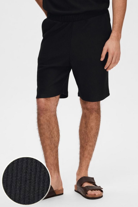 Selected Loose Plisse Shorts Black